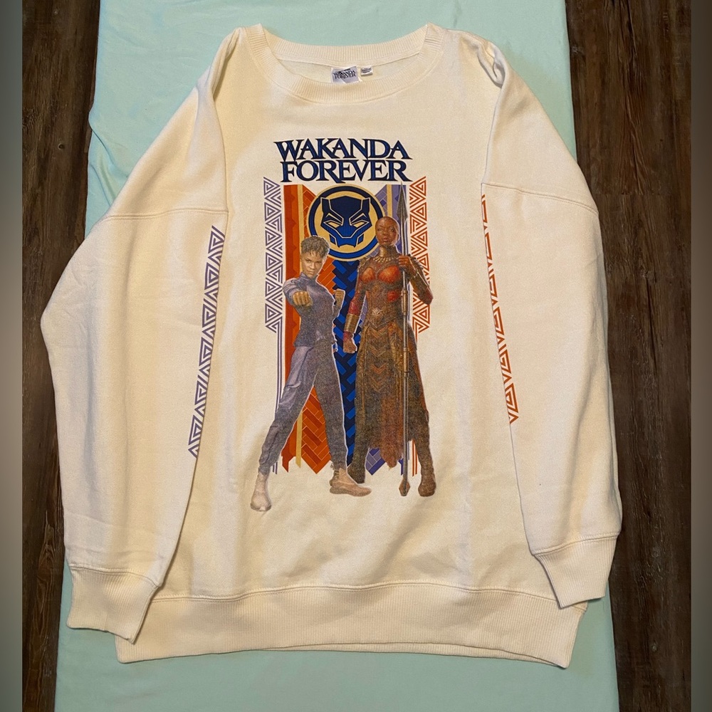 “WAKANDA FOREVER” WHITE LONG SLEEVE/SWEATSHIRT